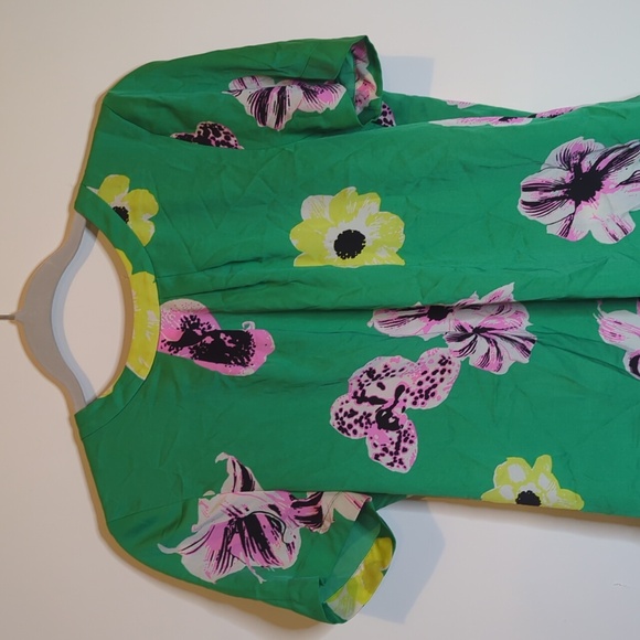 J CREW GREEN FLORAL SHORT SLEEVE BLOUSE WITH SPLIT BACK OPENING SMALL - Picture 2 of 5